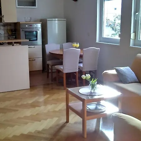 Visnjik 7-free Parking 扎达尔