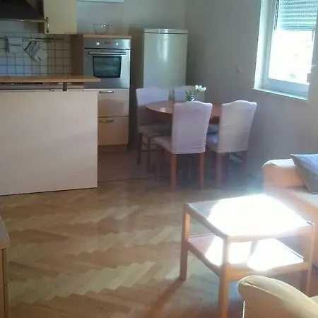 Visnjik 7-free Parking 扎达尔